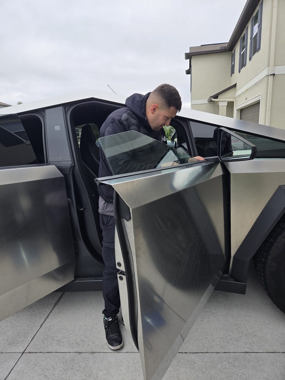Tesla Cybertruck door glass replacement